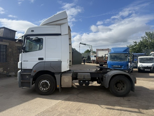 DK61YNB_4