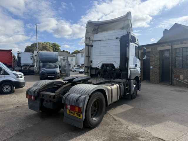 DK61YNB_6