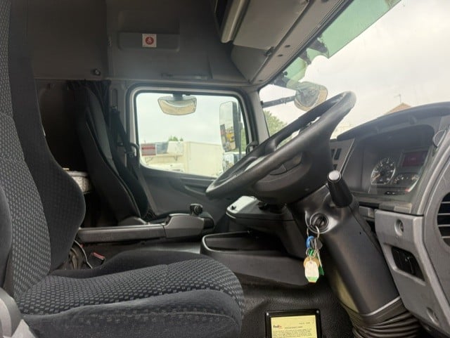 DK61YOF_8